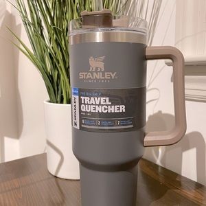 NWOT Stanley Travel Quencher 40oz Coal